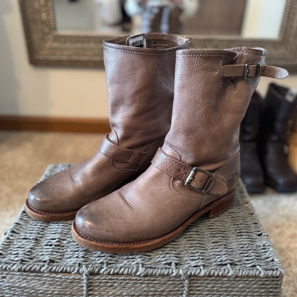Women’s Frye Veronica boots
